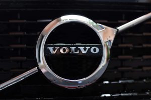 Volvo logo voorbeeld van caregiver merk archetype