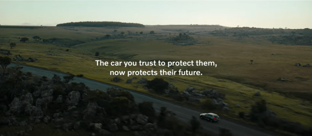 Volvo commercial waarin de bescherming door het Caregiver merk arcehetype goed naar voren komt.