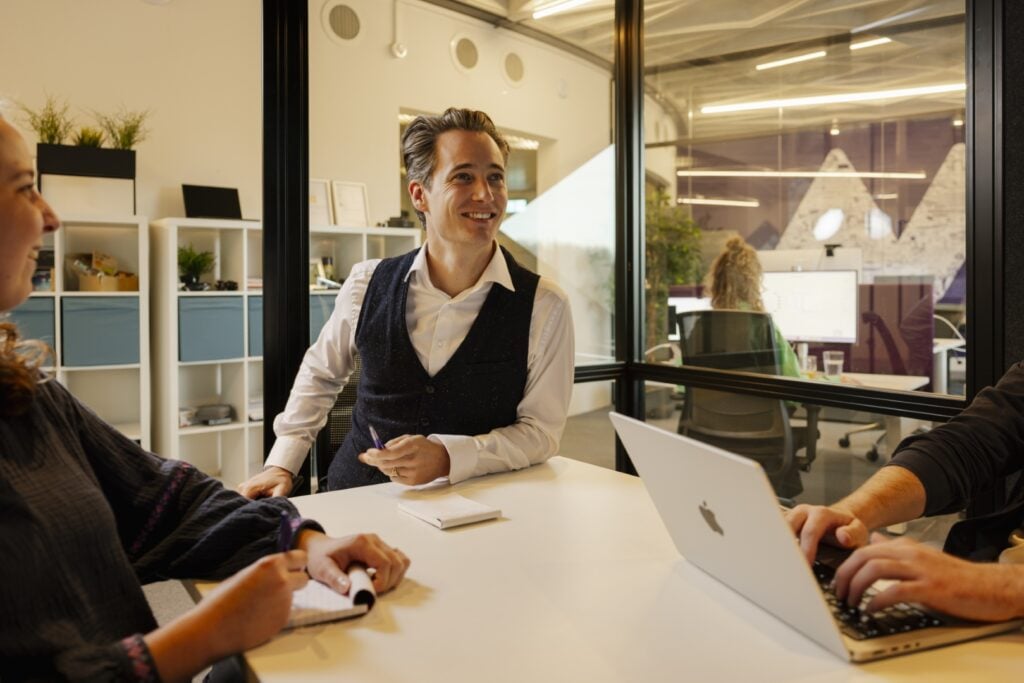 LinkedIn Adverteren Benchmark 2026: CPM is verdubbeld – wat betekent dit voor jou?